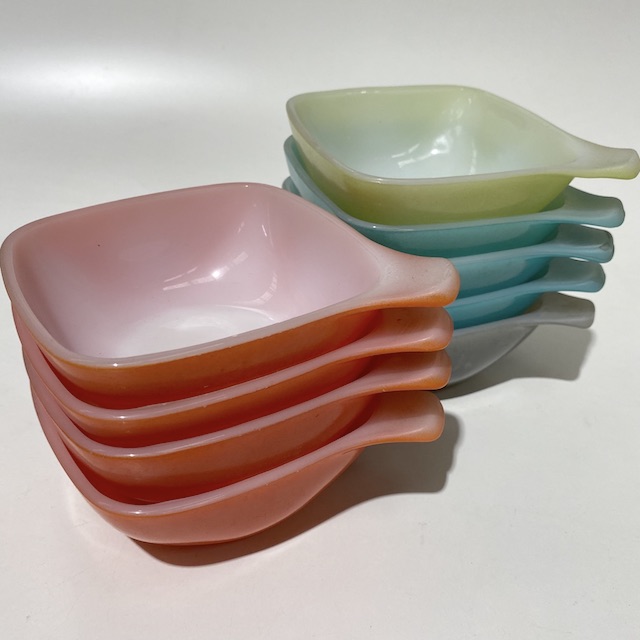 BOWL, 1950s Coloured Pyrex w Handle